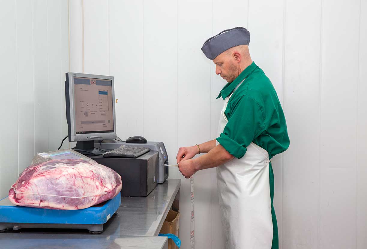 Profesional de Flovar trabajando en las instalaciones